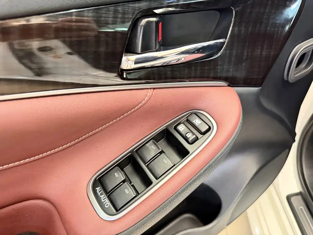 Toyota Crown — миниатюра 19