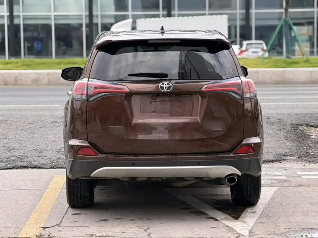 Toyota RAV4 — миниатюра 18