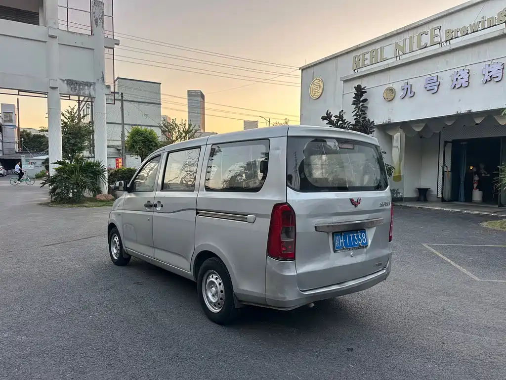 Wuling Rongguang V — миниатюра 7