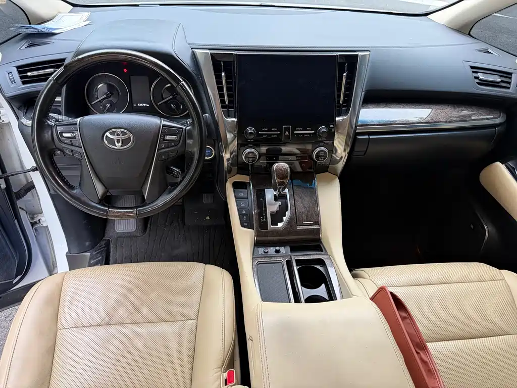 Toyota Vellfire — миниатюра 4