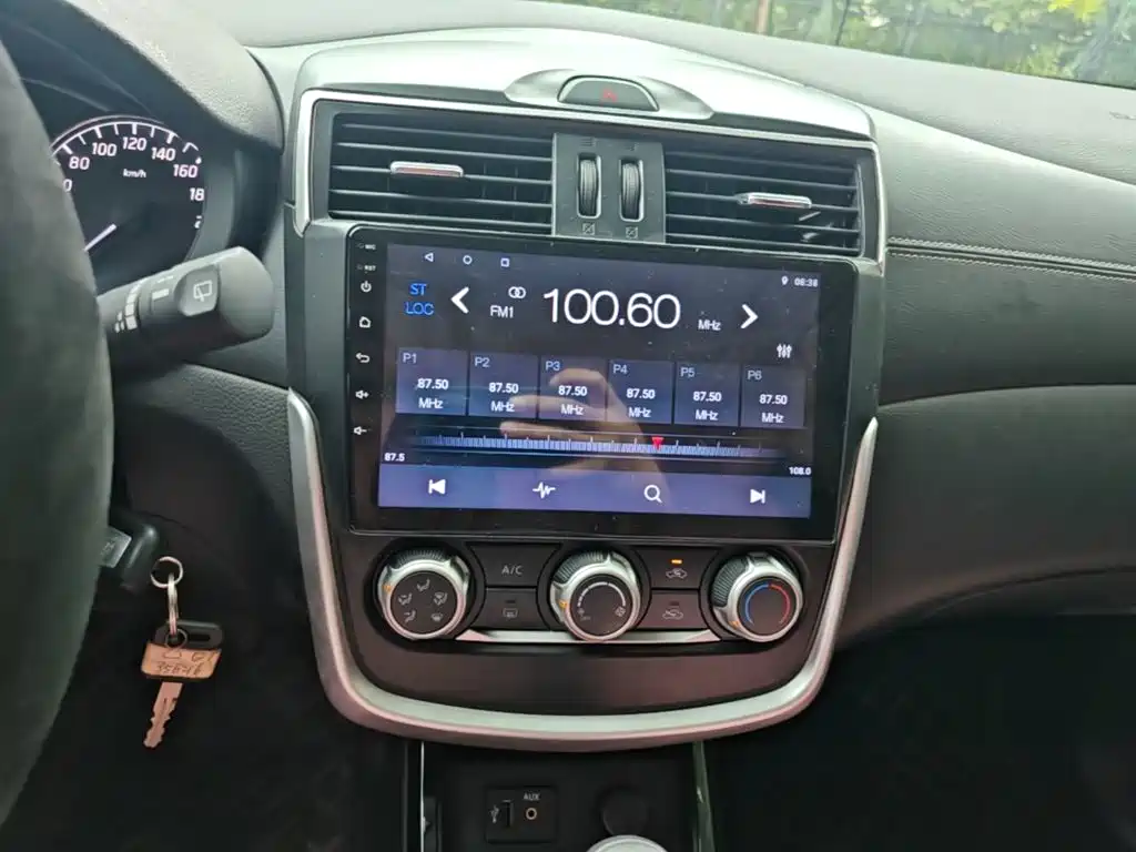 Nissan Tiida — миниатюра 13
