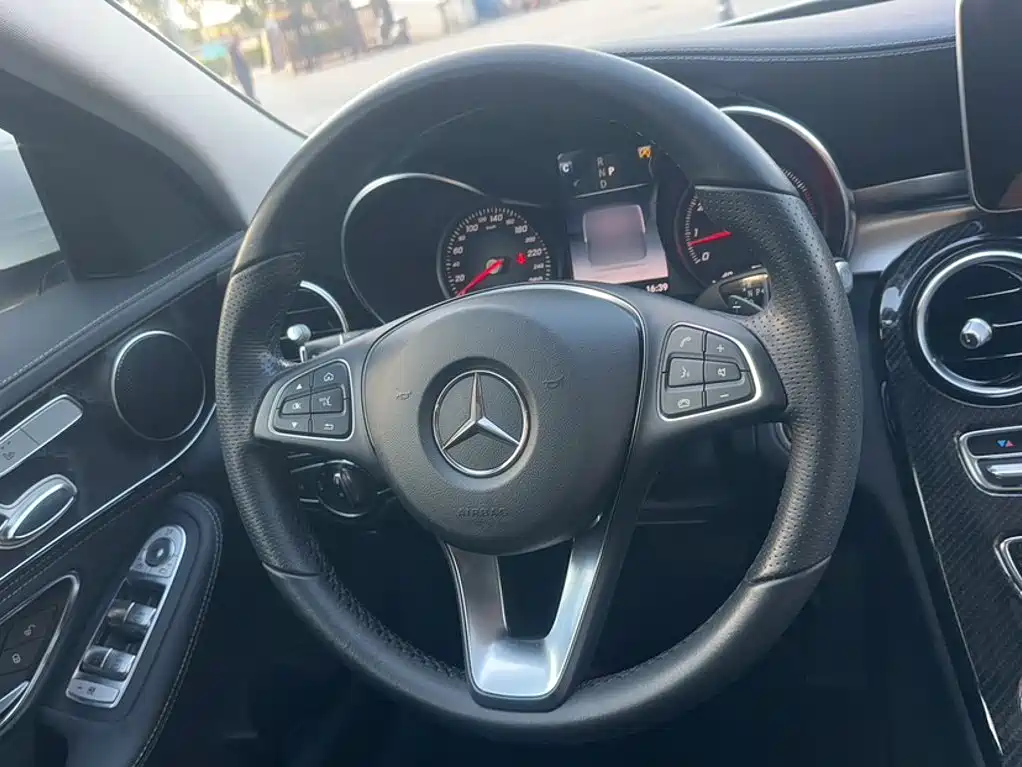 Mercedes-Benz C-Class — миниатюра 3