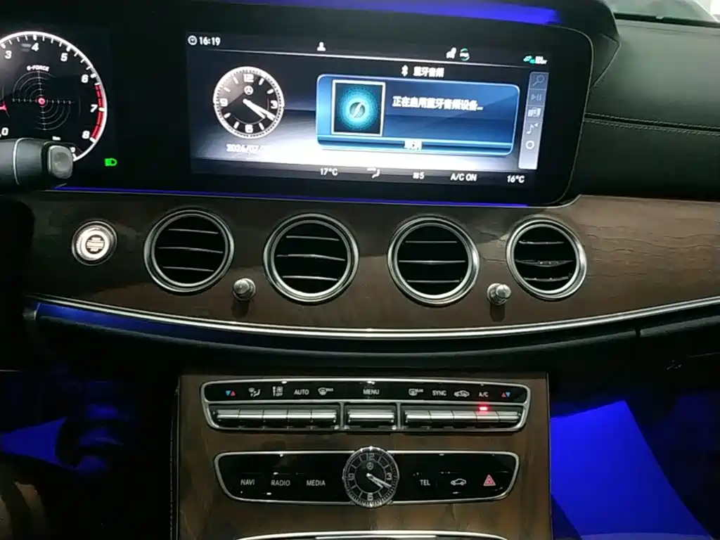 Mercedes-Benz E-Class — миниатюра 9