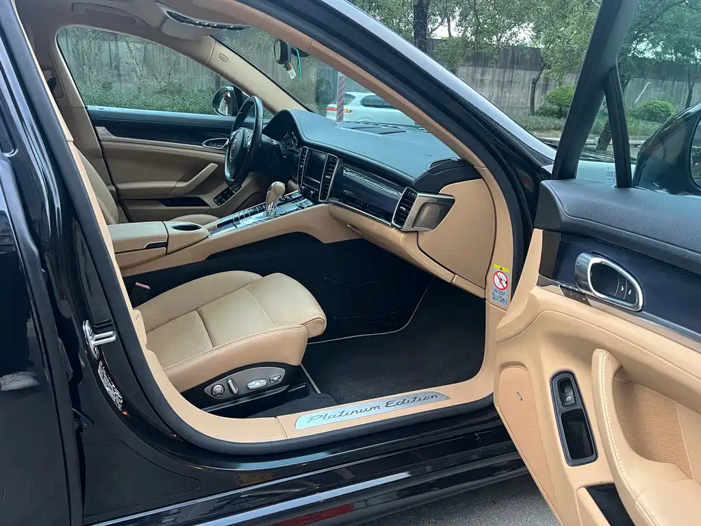 Porsche Panamera 2013 Panamera Platinum Edition 3.6L