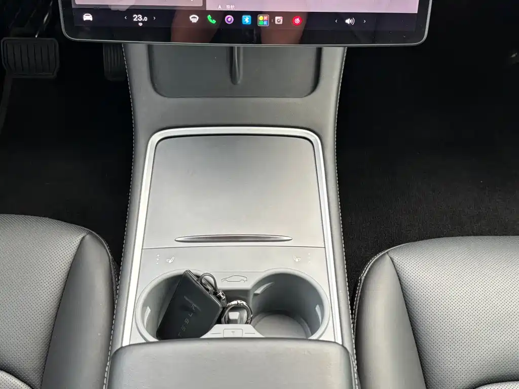Tesla Model Y — миниатюра 13