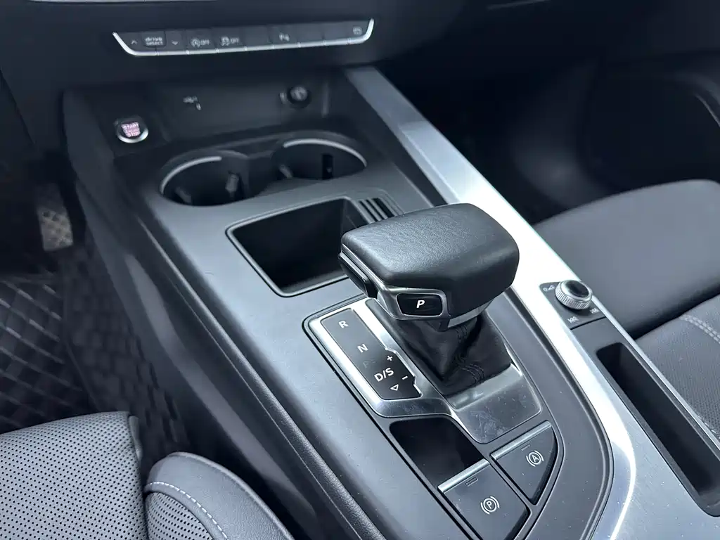 Audi A4L 2022 40 TFSI Fashion