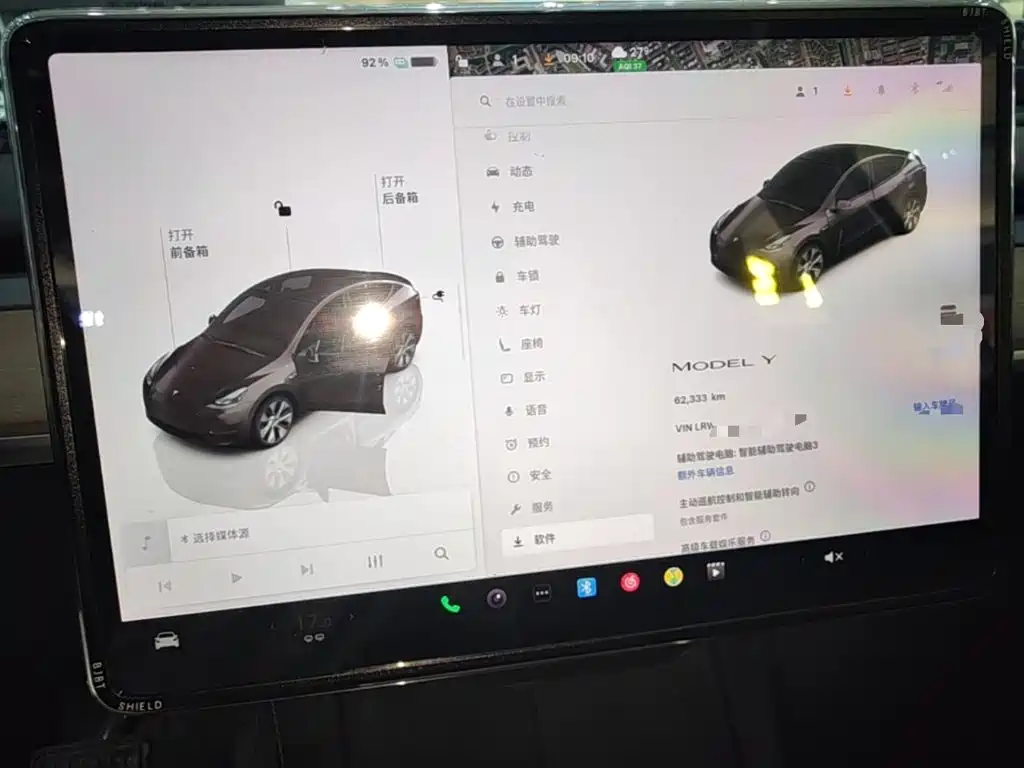 Tesla Model Y — миниатюра 12