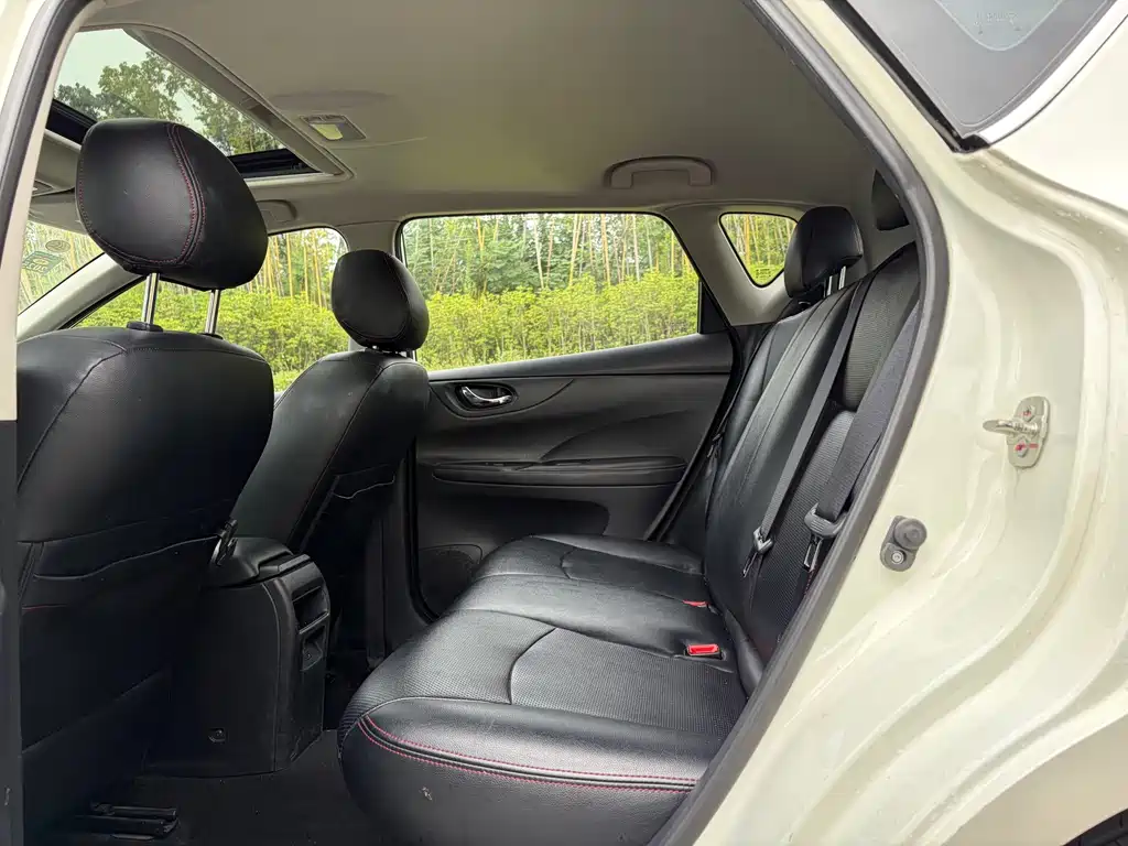 Nissan Tiida — миниатюра 9