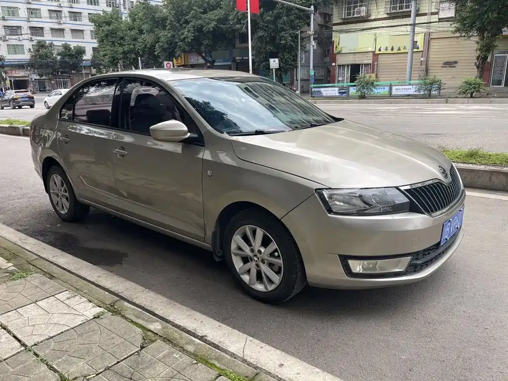 Skoda Rapid — миниатюра 5