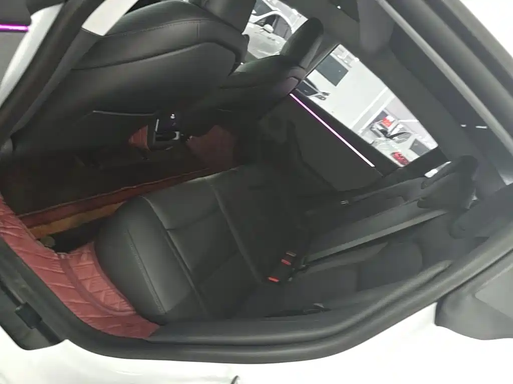Tesla Model 3 — миниатюра 17
