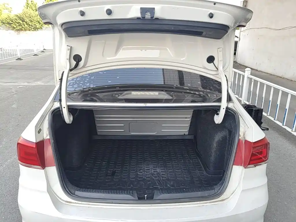 Volkswagen Santana — миниатюра 19