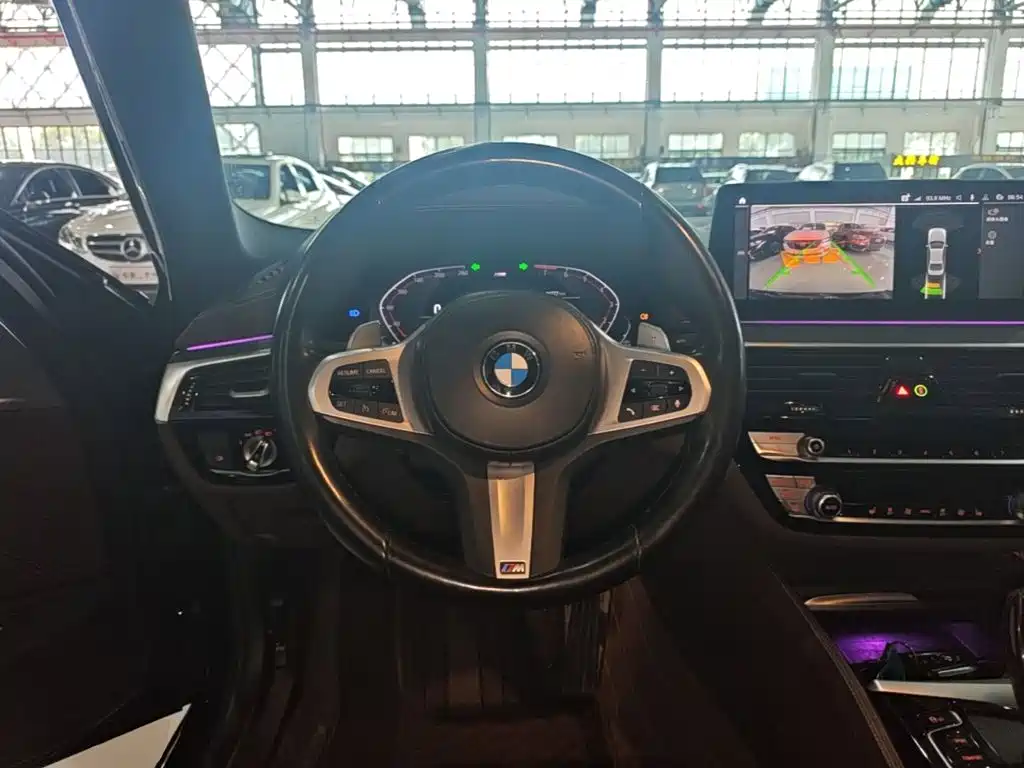 BMW 5 Series — миниатюра 11