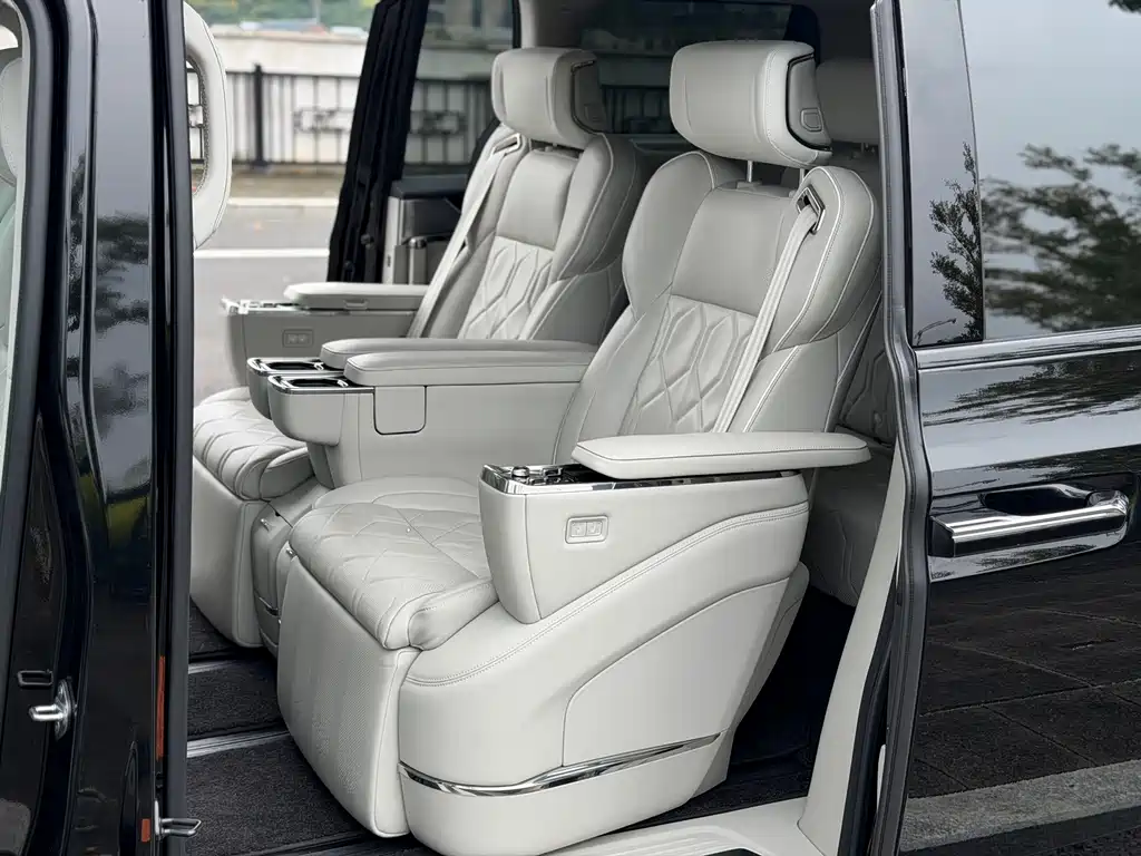 Volvo EM90 — миниатюра 13