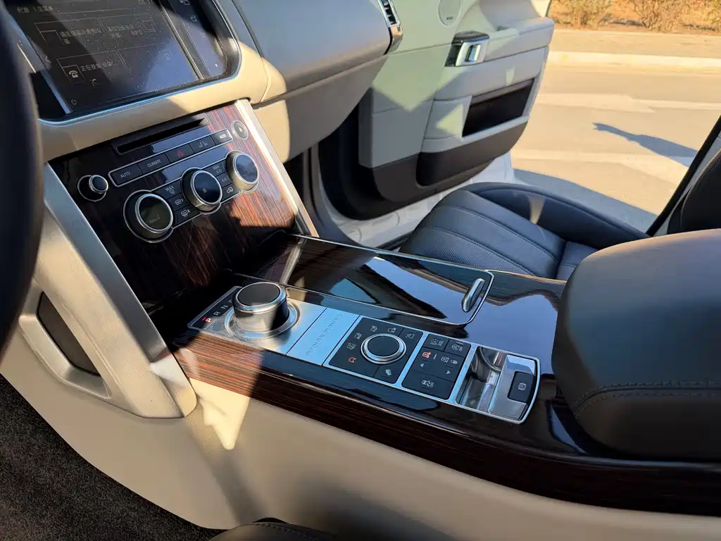 Land Rover Range Rover — миниатюра 11