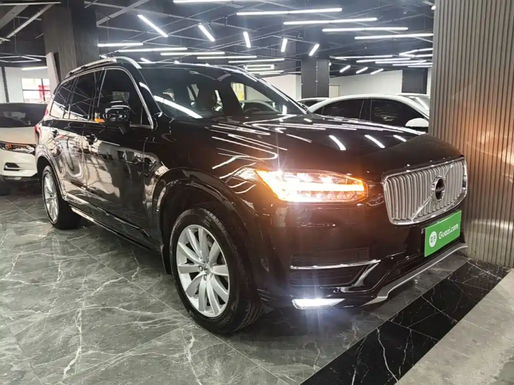 Volvo XC90 2017 T6 5 мест