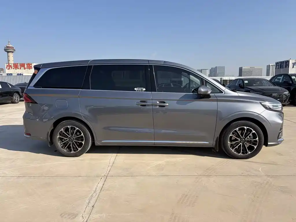 Roewe iMAX8 — миниатюра 5