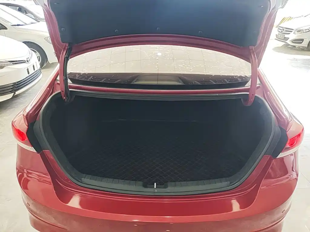 Hyundai Elantra — миниатюра 19