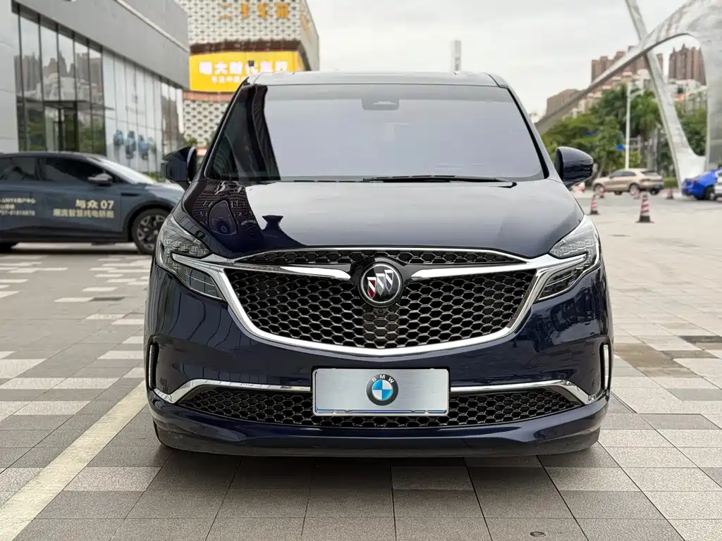 Buick GL8 — миниатюра 2