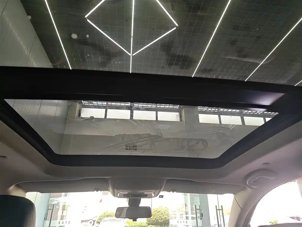 Cadillac XT5 - фото 8