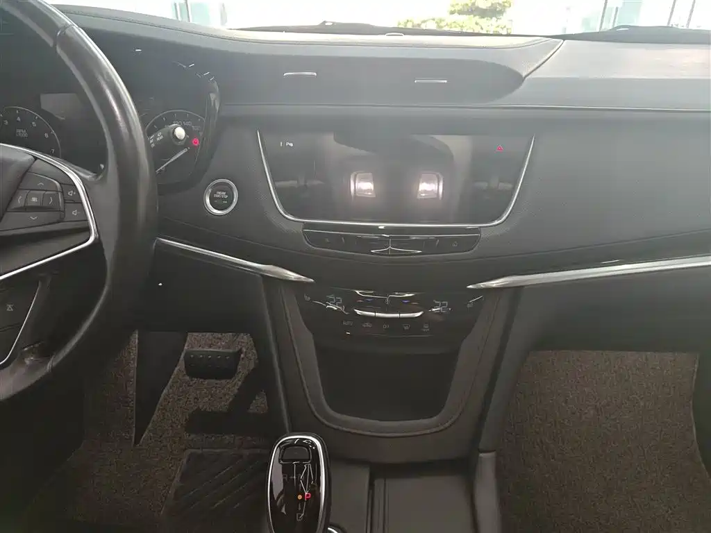 Cadillac XT5 - фото 5