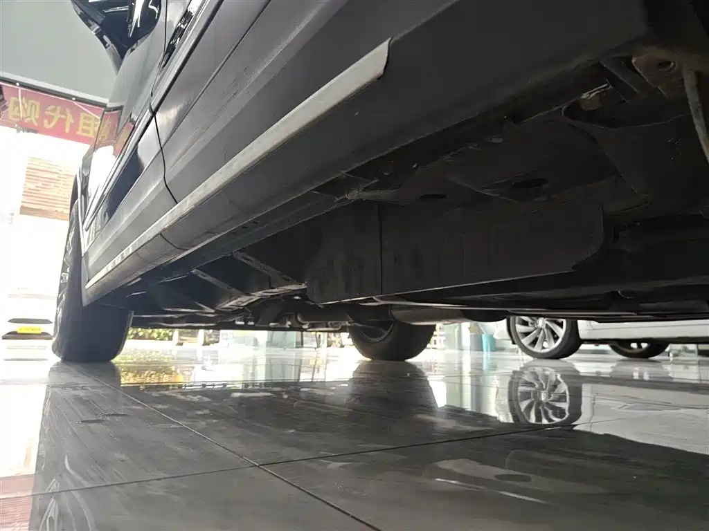 Cadillac XT5 - фото 17