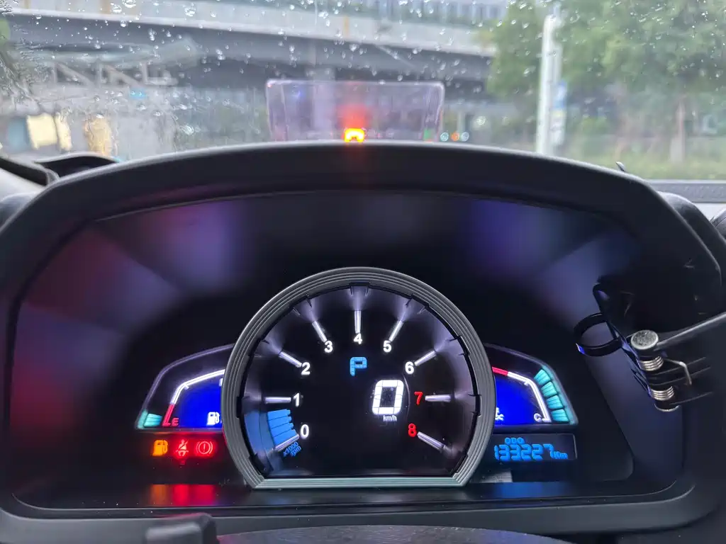 Luxgen U6 — миниатюра 13