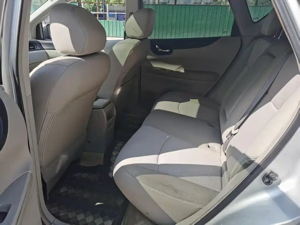 Nissan Tiida — миниатюра 9