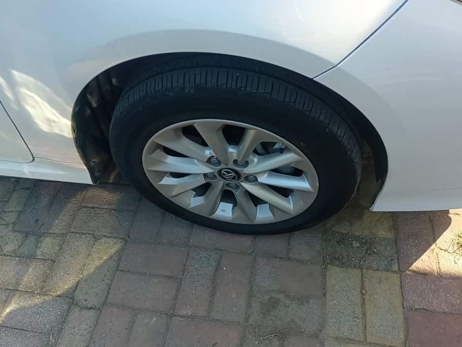 Toyota Corolla 1.2 л 2022 г. Белый, пробег 40400 км