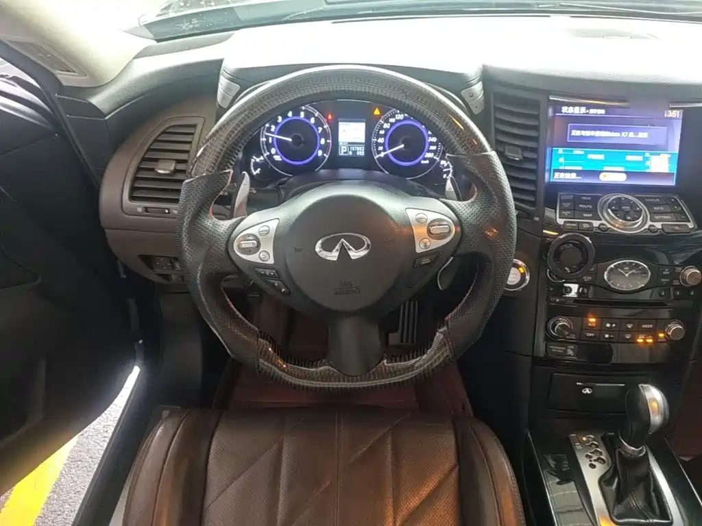 Infiniti QX70 — миниатюра 11