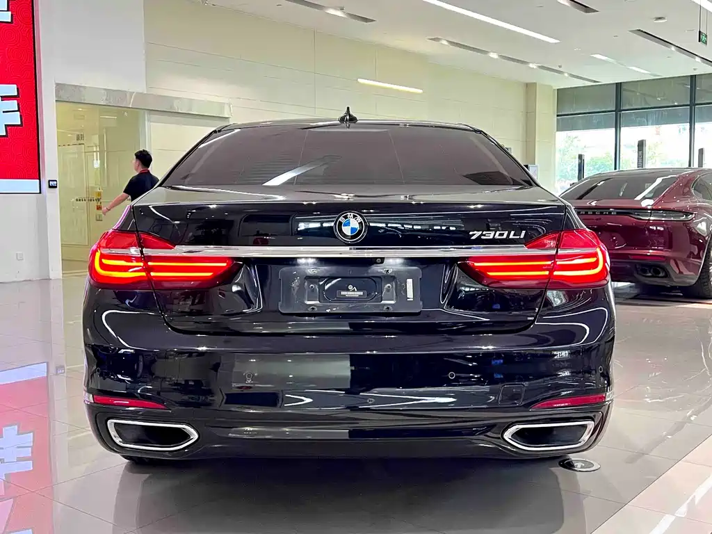 BMW 7 Series — миниатюра 10