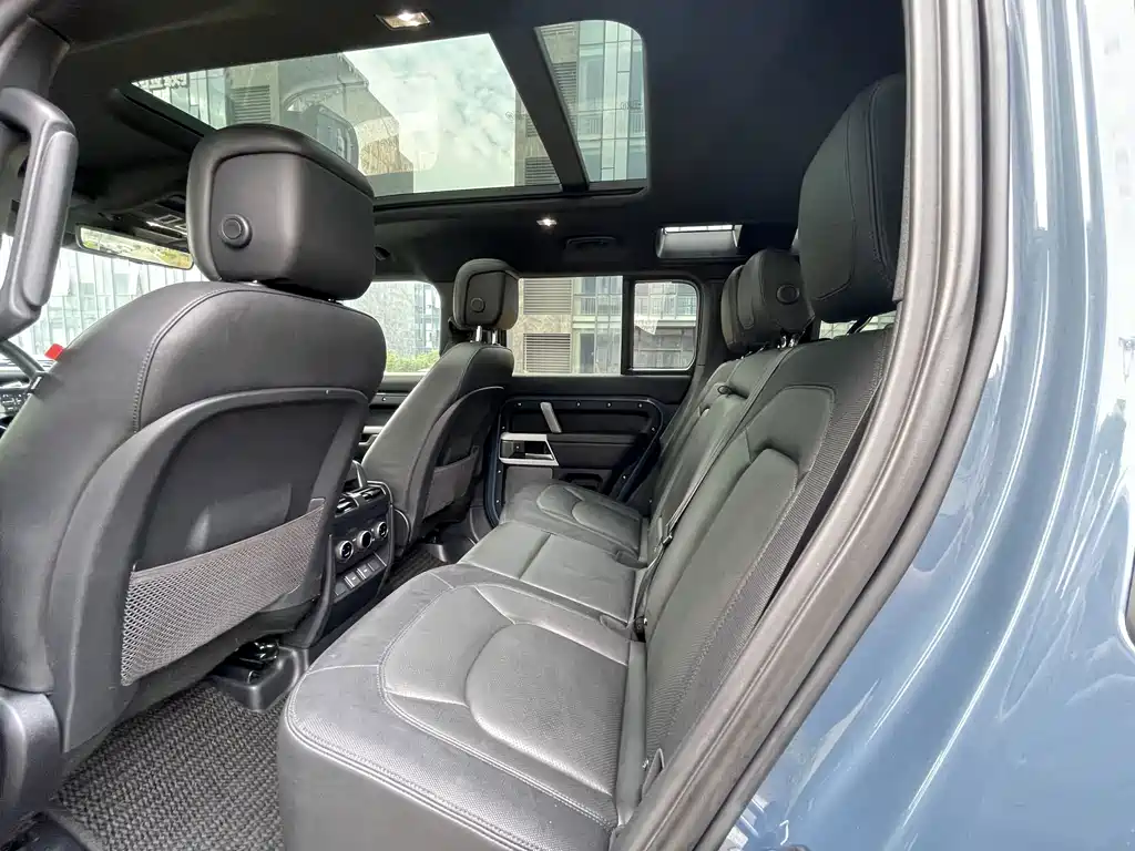 Land Rover Defender — миниатюра 9