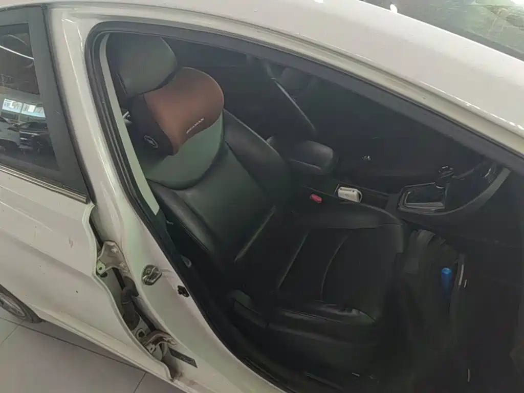 Hyundai Elantra Langdong — миниатюра 25