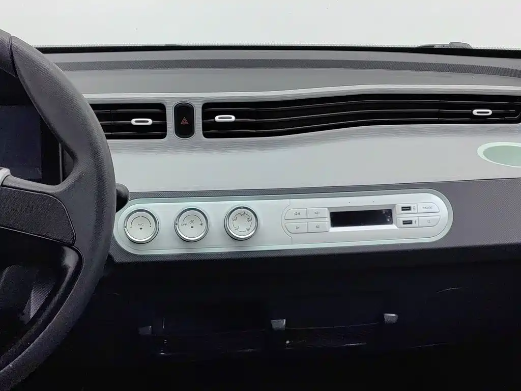 Wuling MINIEV — миниатюра 12
