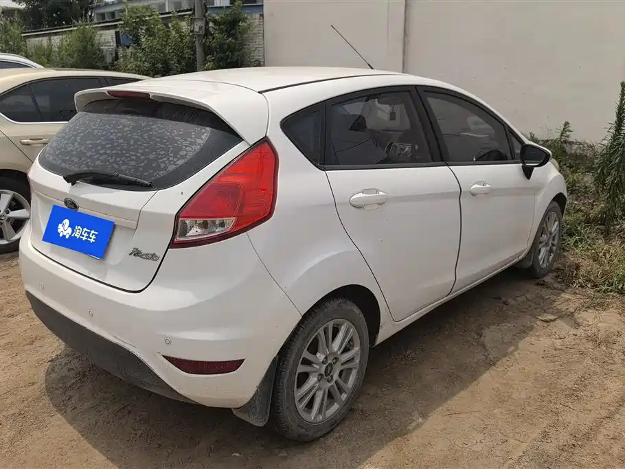 Ford Fiesta 2013 1.5L MT Fashion