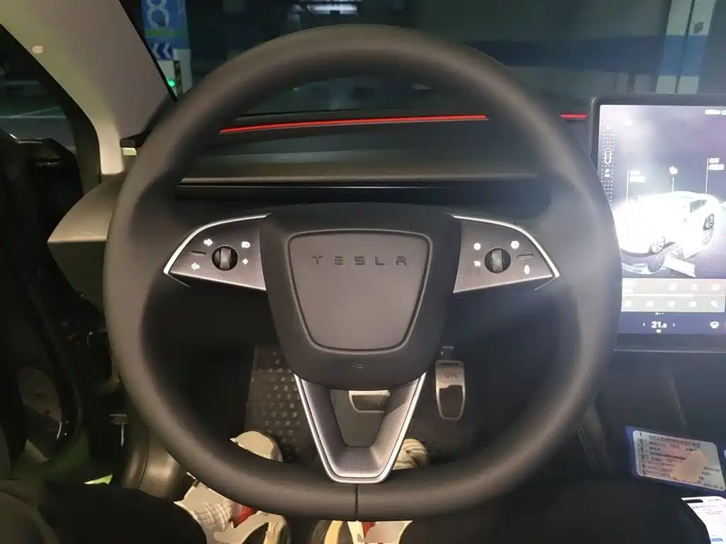 Tesla Model 3 — миниатюра 6