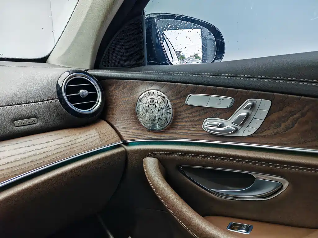 Mercedes-Benz E-Class — миниатюра 16