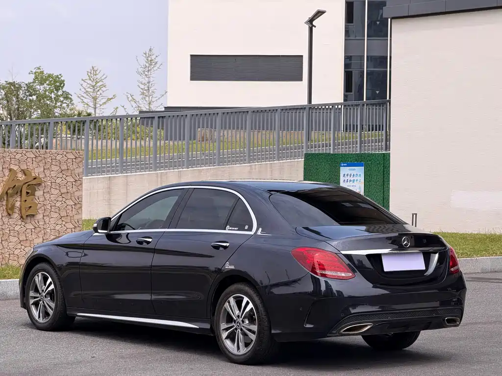 Mercedes-Benz C-Class — миниатюра 6