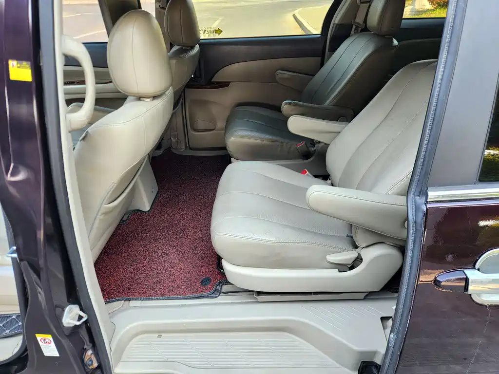 BYD M6 — миниатюра 10