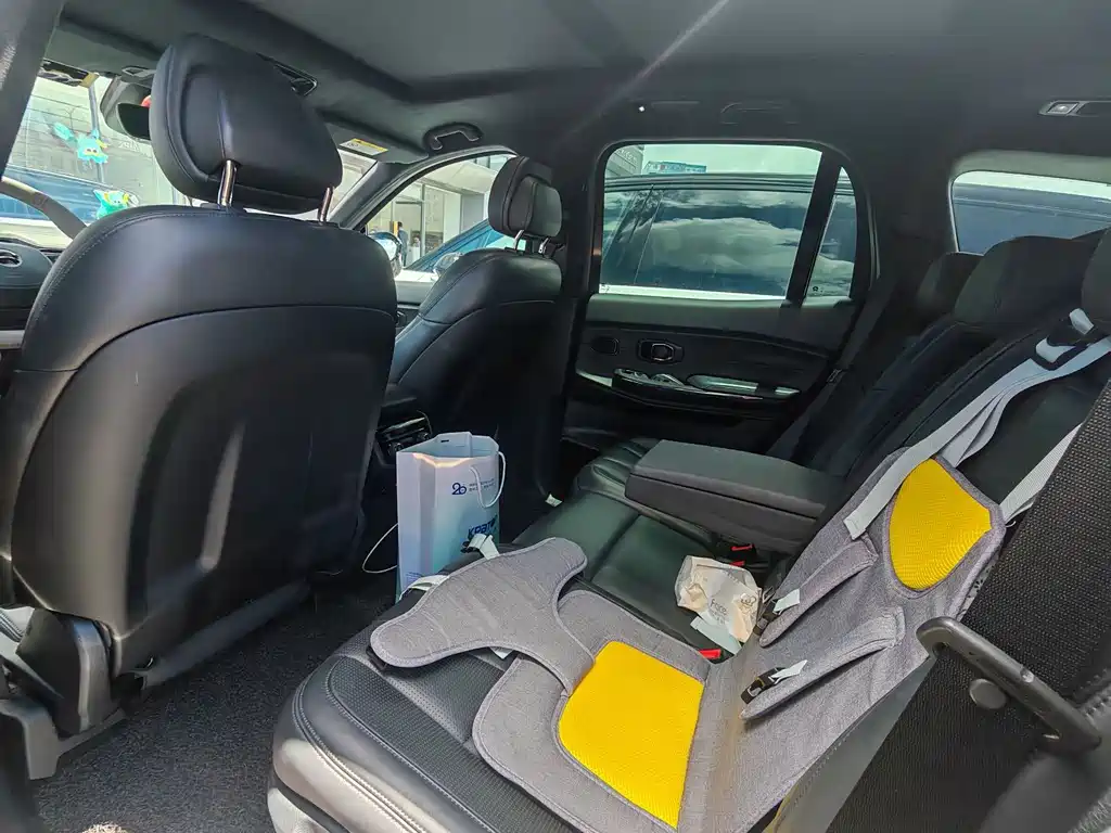 NIO ES8 2020 580KM мест
