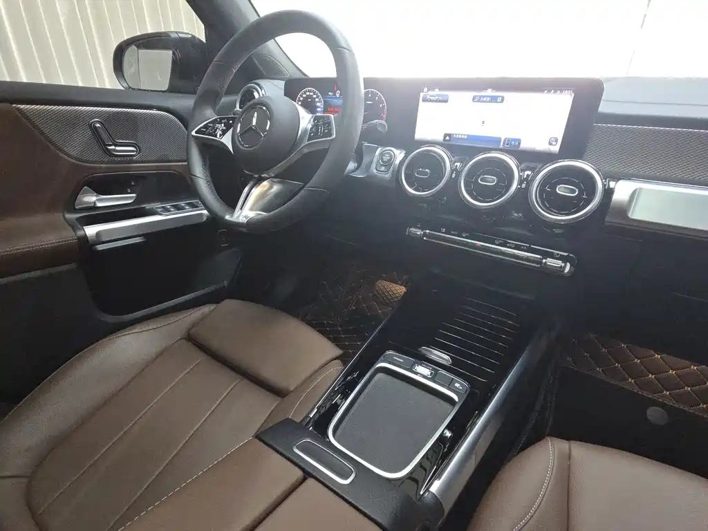 Mercedes-Benz GLB — миниатюра 9