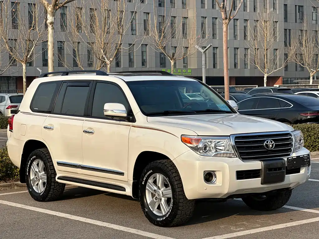 Toyota Land Cruiser 4.0L V6 Middle East Limited Edition, фото 3