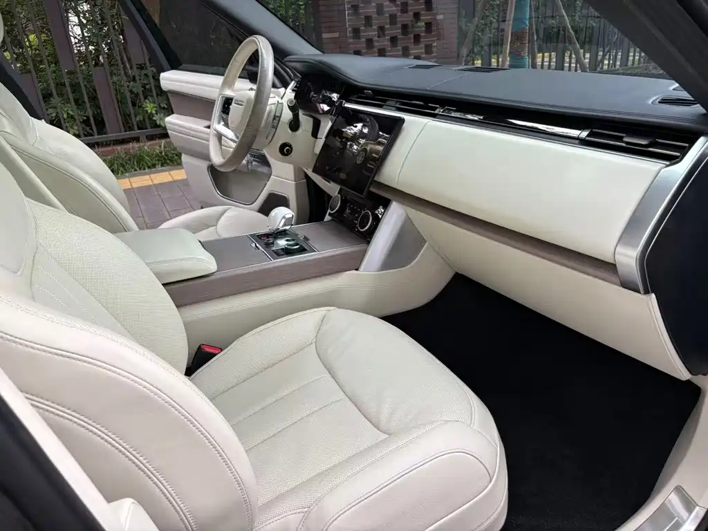 Land Rover Range Rover 2023 4.4 V8 530PS