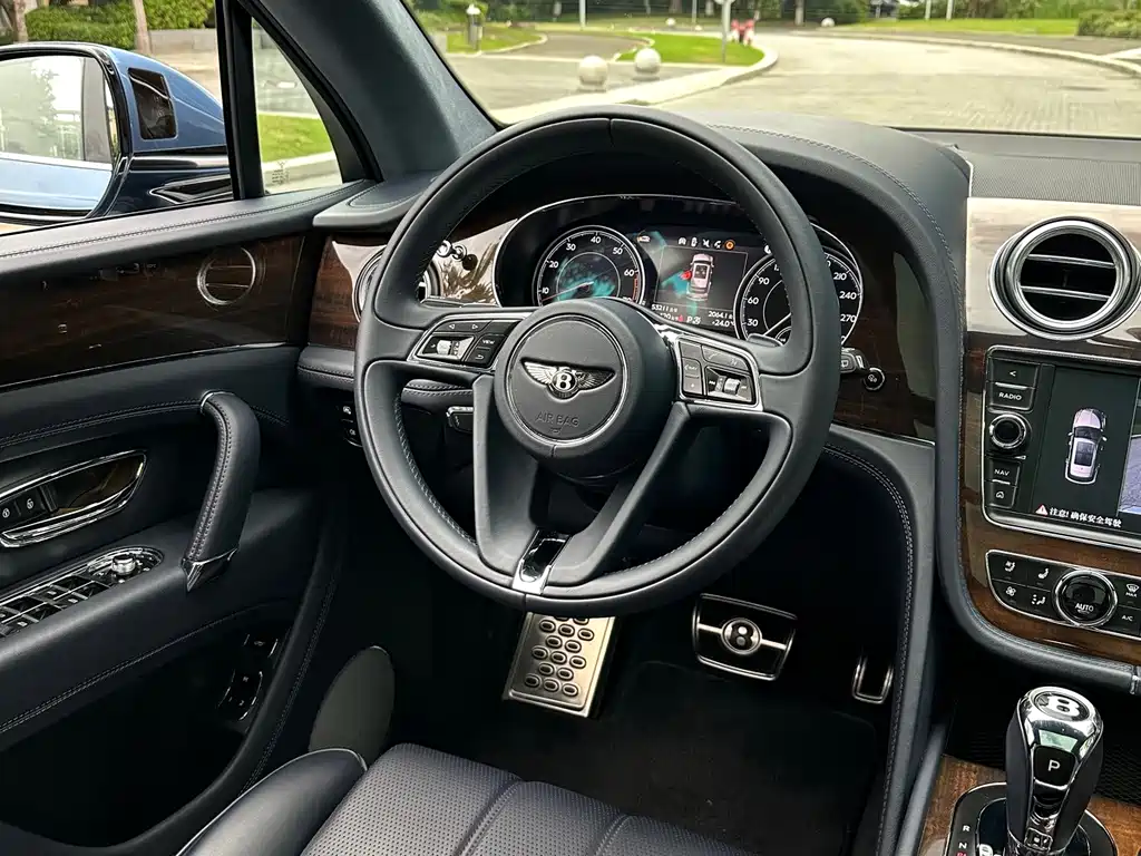 Bentley Bentayga — миниатюра 19