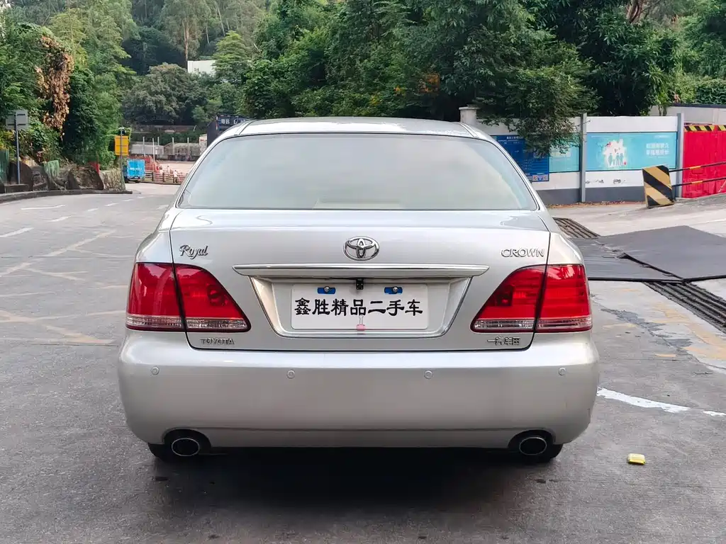 Toyota Crown — миниатюра 5