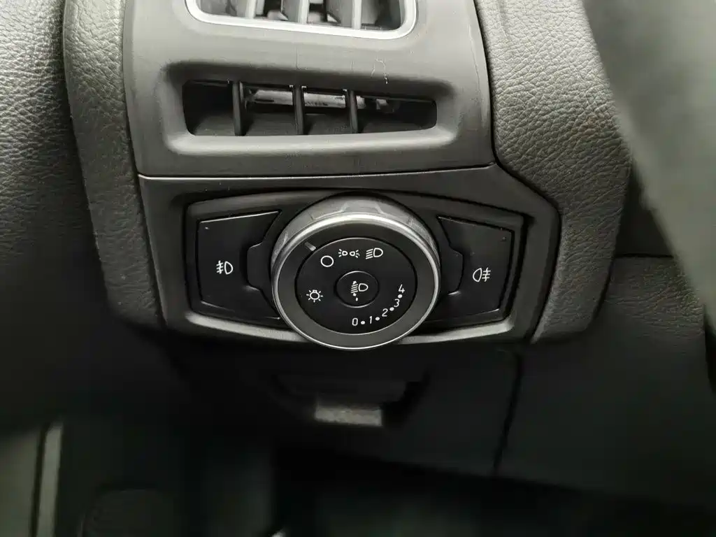 Ford Focus — миниатюра 21