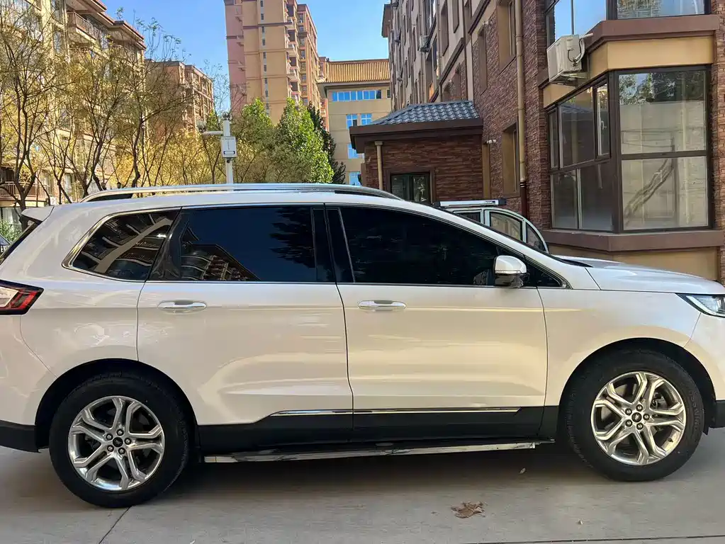 Ford Edge — миниатюра 6
