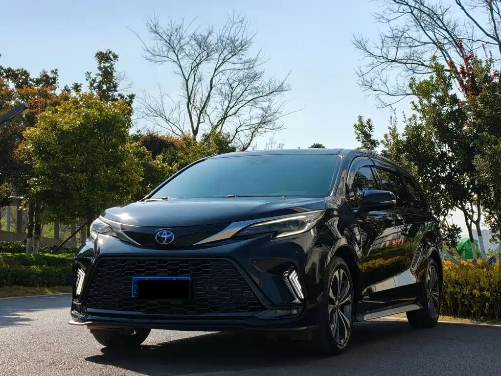 Toyota Granvia 2023