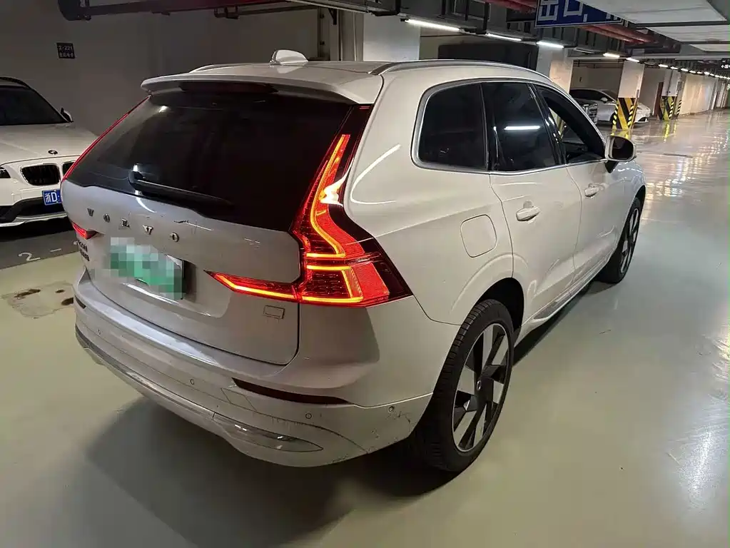Volvo XC60 PHEV — миниатюра 2