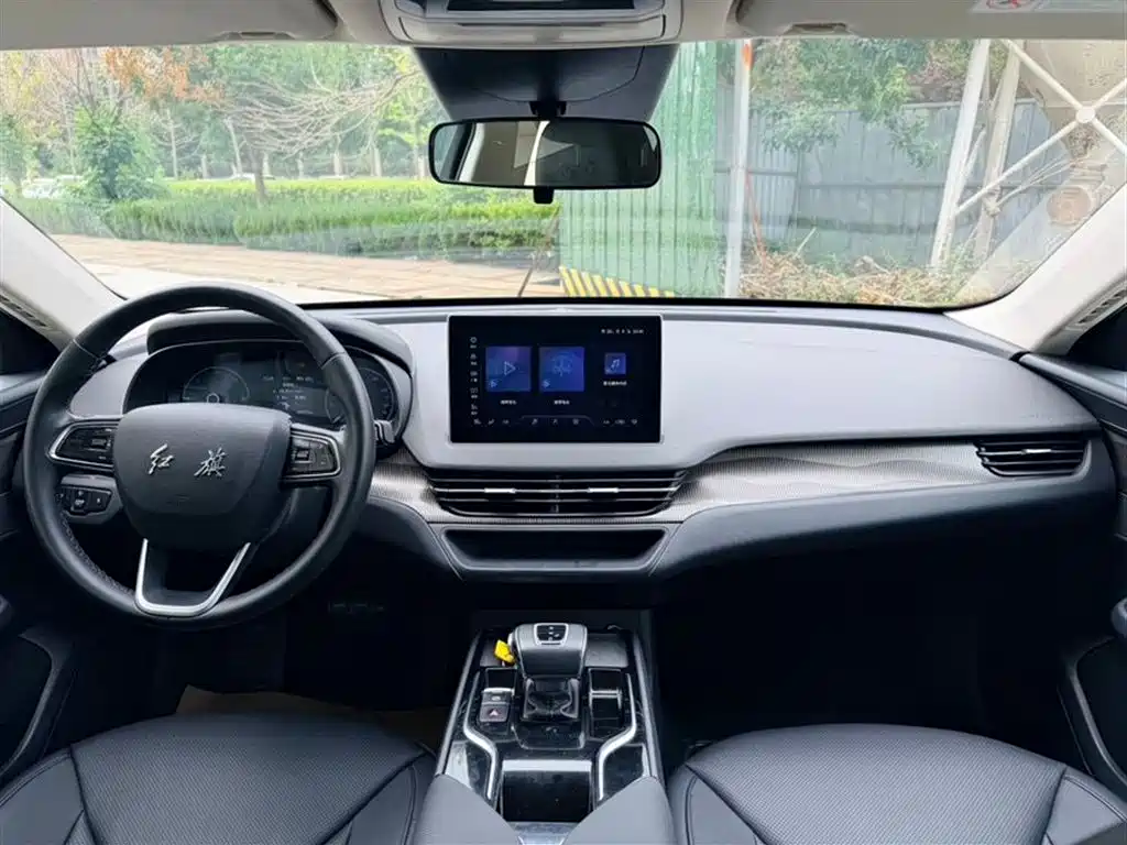 Hongqi E-QM5