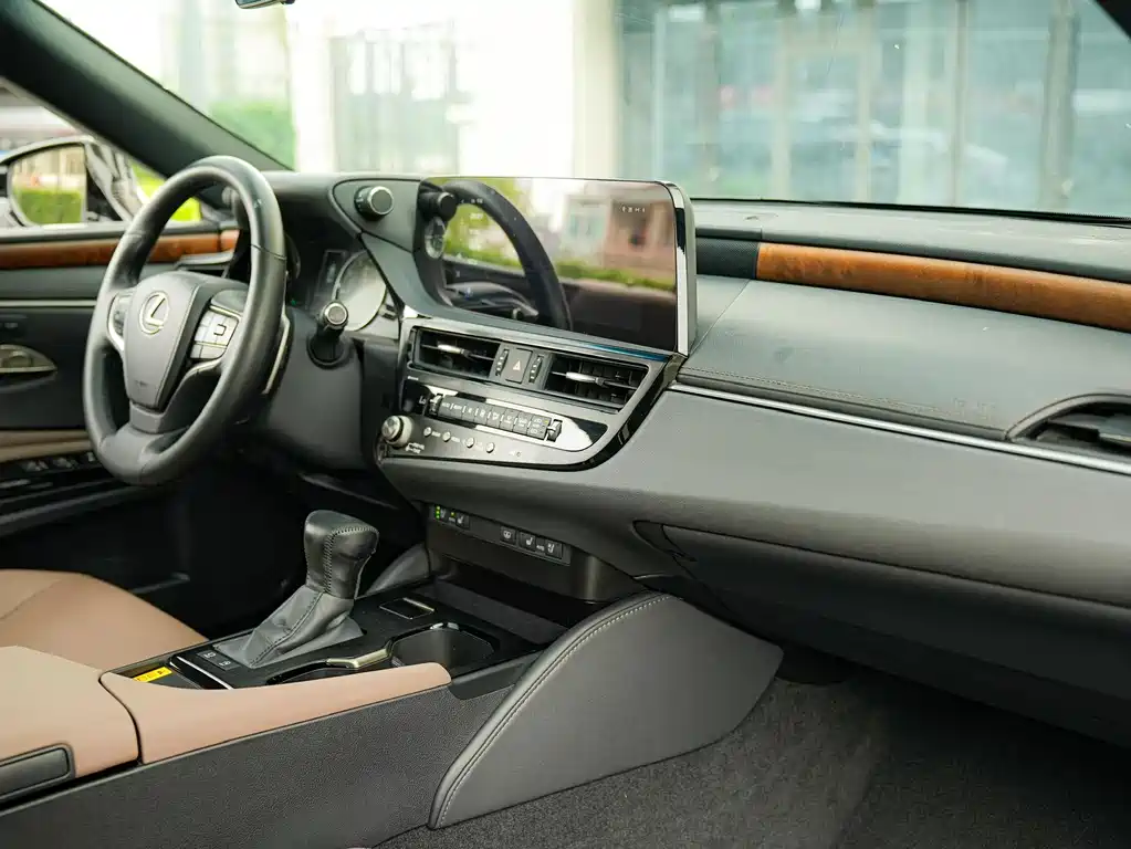 Lexus ES 2024 200 Premium
